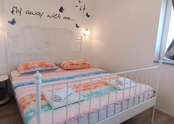 Apartment Sofija Vrsi